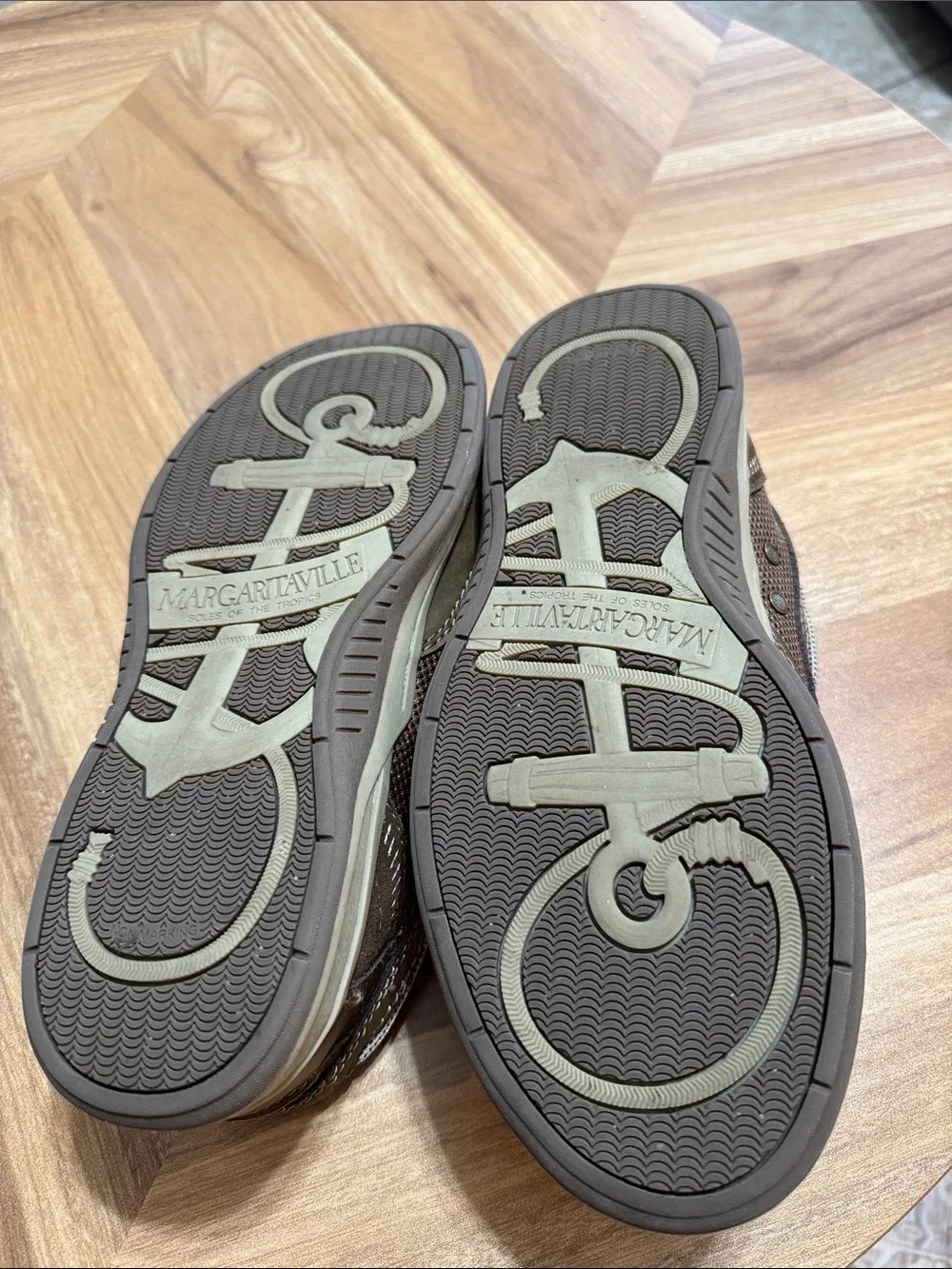 Classic Brown Men’s Boat Shoes with Contrast Laces